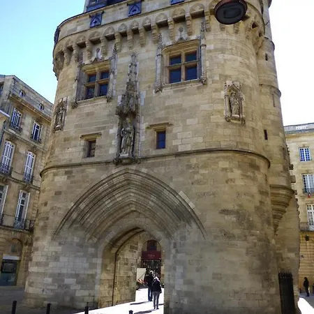 Апартаменты Hyper Centre Historique Quai Bourgeois